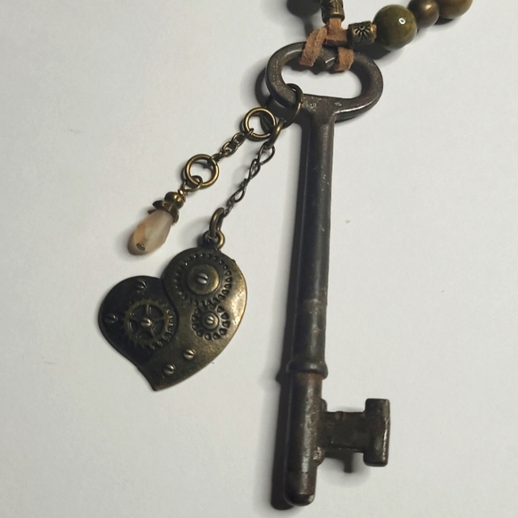 🗝HAND-CRAFTED NECKLACE - Picture 4 of 5